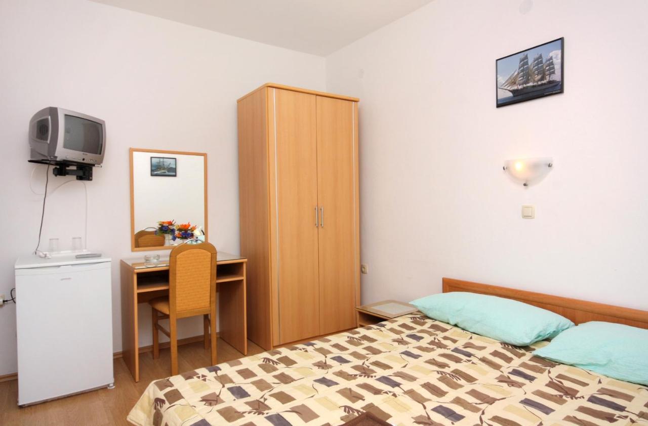 Double Room Vrbnik 5301B Ngoại thất bức ảnh