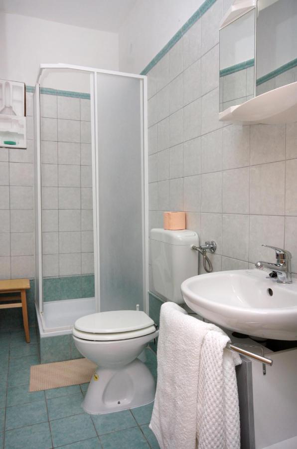 Double Room Vrbnik 5301B Ngoại thất bức ảnh